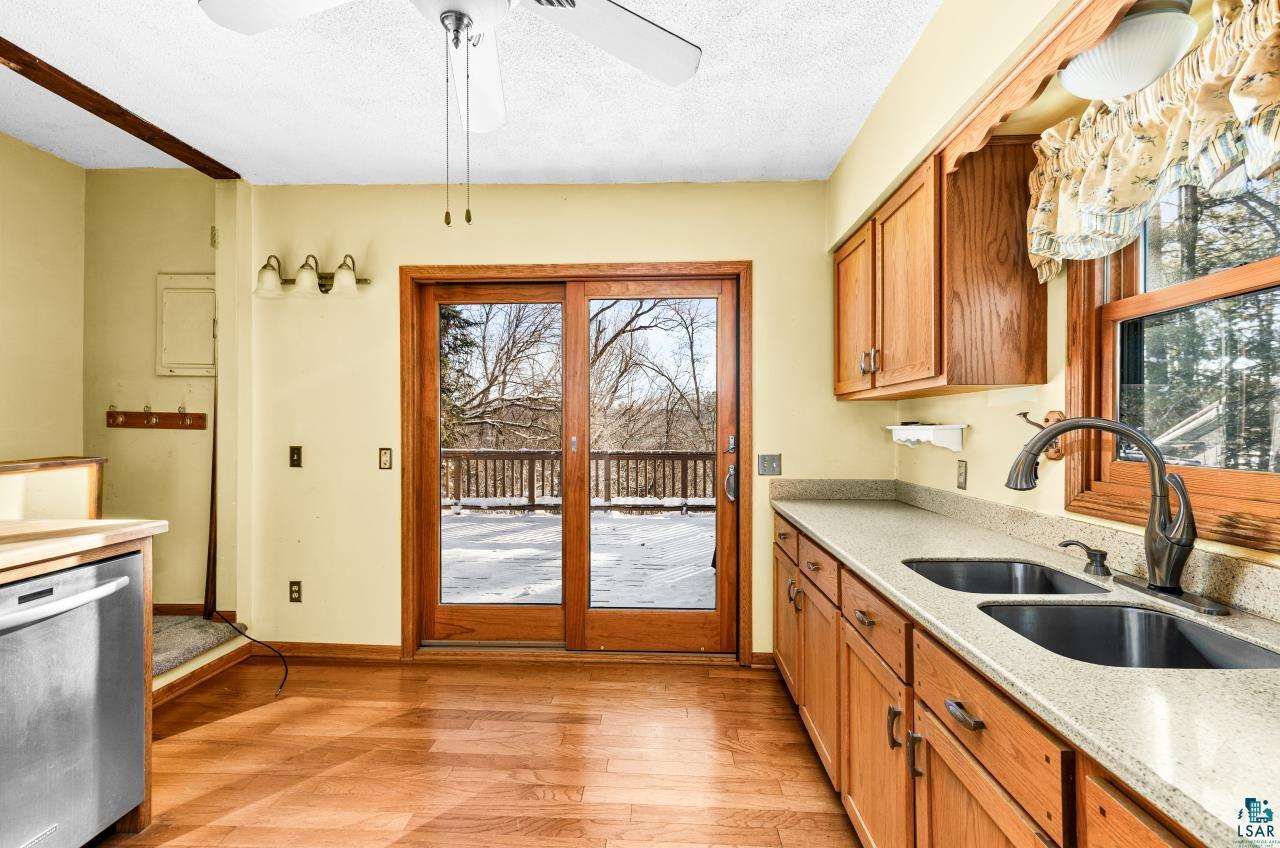 302 River Bluff Avenue Sandstone, MN 55072 - Photo 8 of 24 Kitchen
