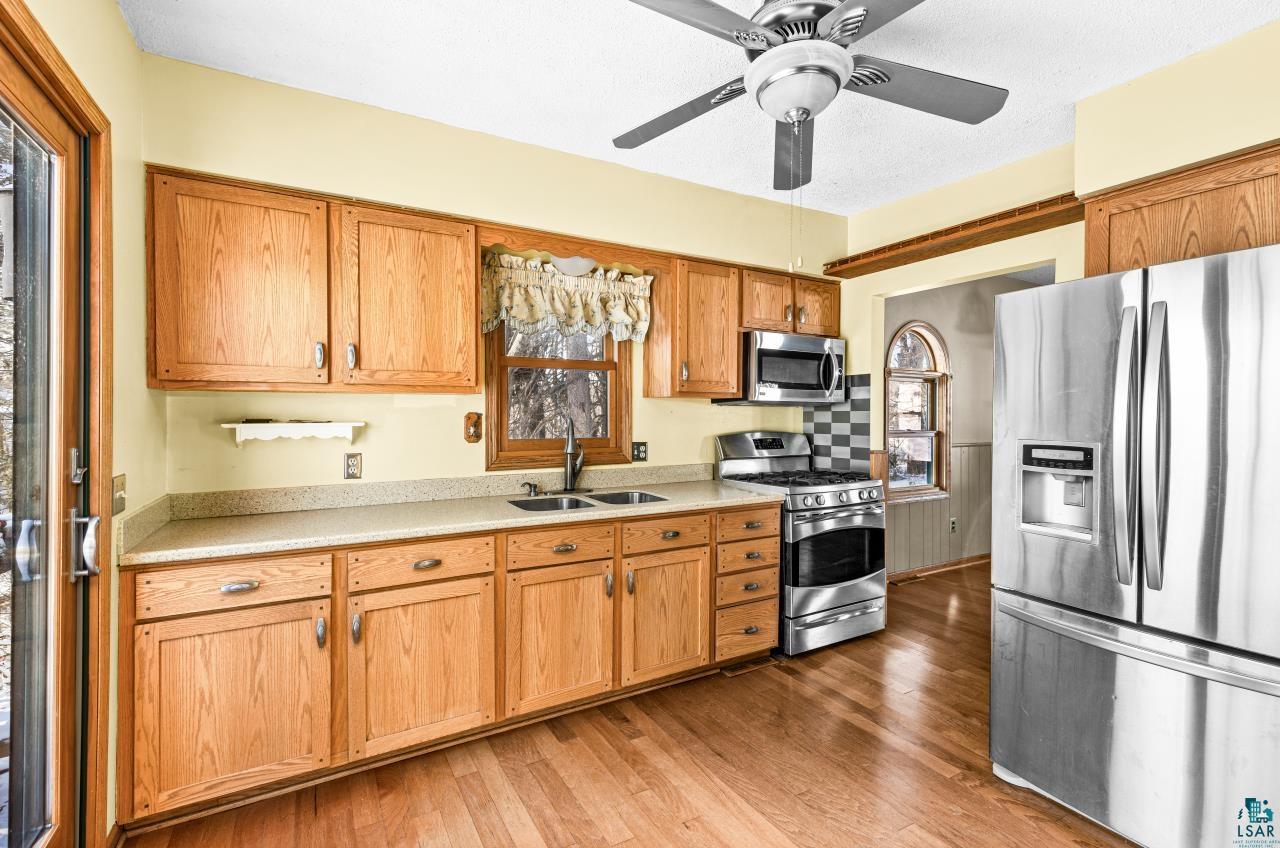 302 River Bluff Avenue Sandstone, MN 55072 - Photo 9 of 24 Kitchen