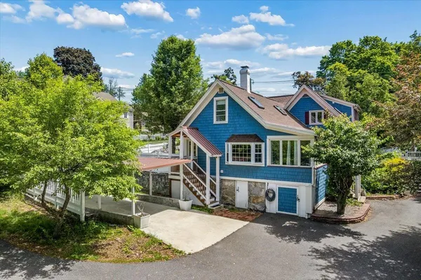 $690,000 | 564 River Road, Manchester, NH 03104