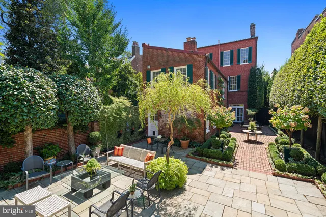 a view of garden with patio