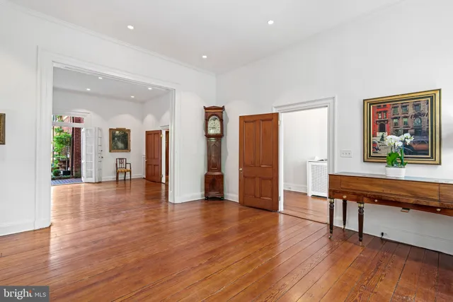 a view of livingroom with furniture and wooden floor