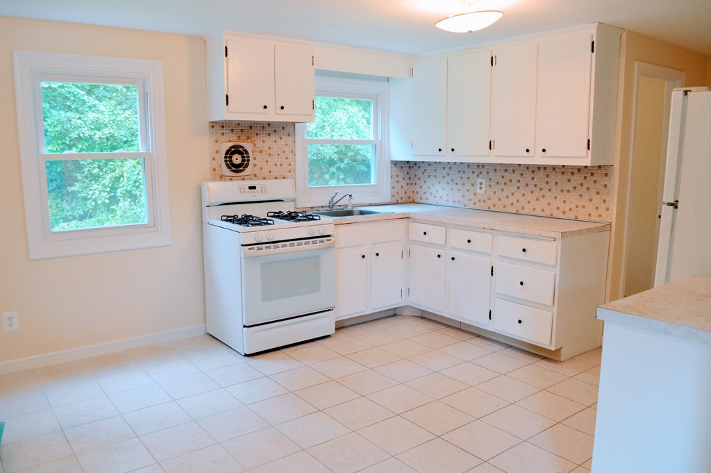 185 Maple Street, Unit 185 Needham, MA 02492 - Photo 4 of 12 Gallery Image 4