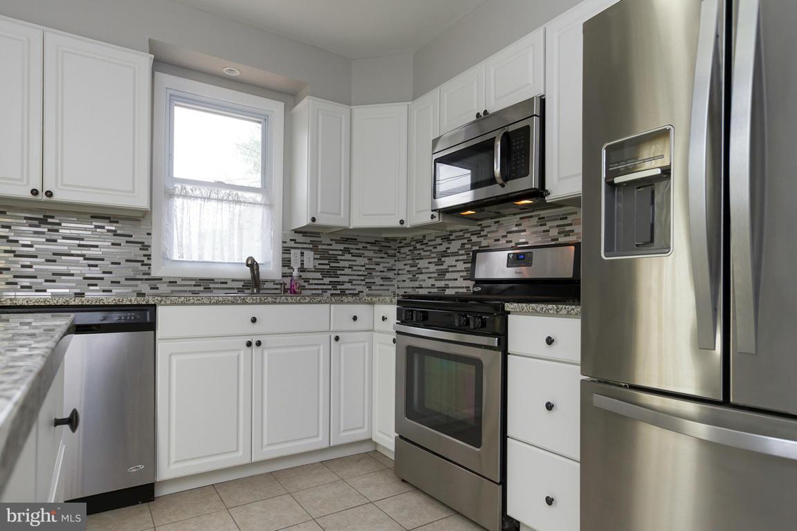 2426 Lakewood Road Baltimore, MD 21234 - Photo 2 of 28 Kitchen