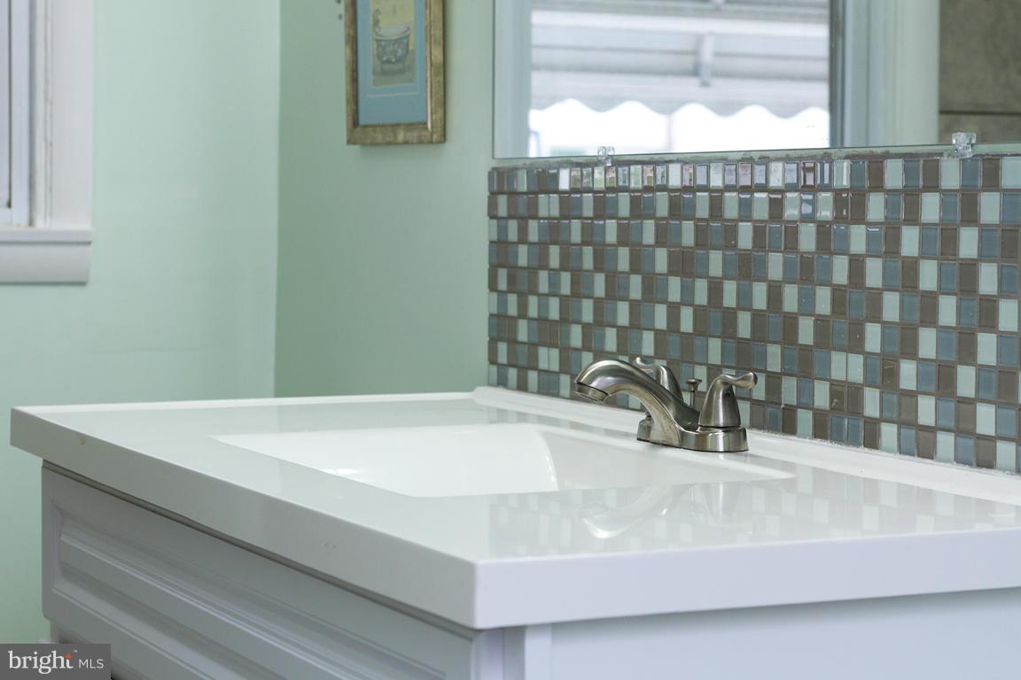2426 Lakewood Road Baltimore, MD 21234 - Photo 13 of 28 Bath