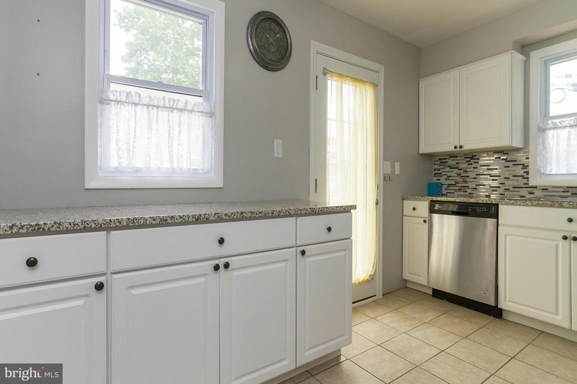 2426 Lakewood Road Baltimore, MD 21234 - Photo 18 of 28 Kitchen