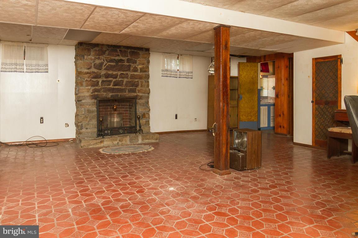 2426 Lakewood Road Baltimore, MD 21234 - Photo 26 of 28 Family Room