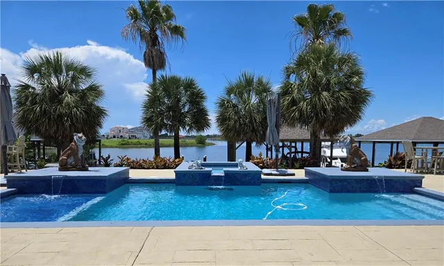 $920,000 | 2097 Lakeshore Boulevard, Slidell, LA 70461