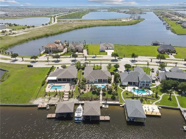 $920,000 | 2097 Lakeshore Boulevard, Slidell, LA 70461