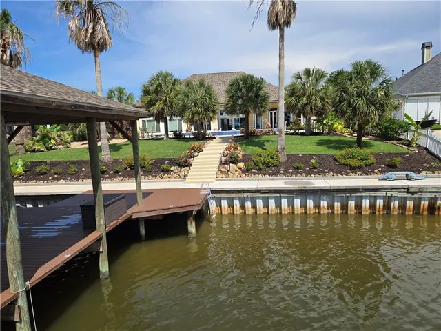 $920,000 | 2097 Lakeshore Boulevard, Slidell, LA 70461