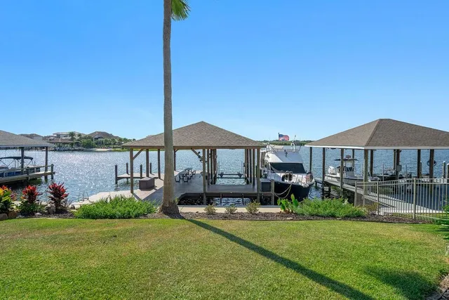 $920,000 | 2097 Lakeshore Boulevard, Slidell, LA 70461