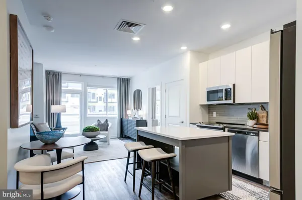 $3,775 | 503-29 North Columbus Boulevard, Philadelphia, PA 19123