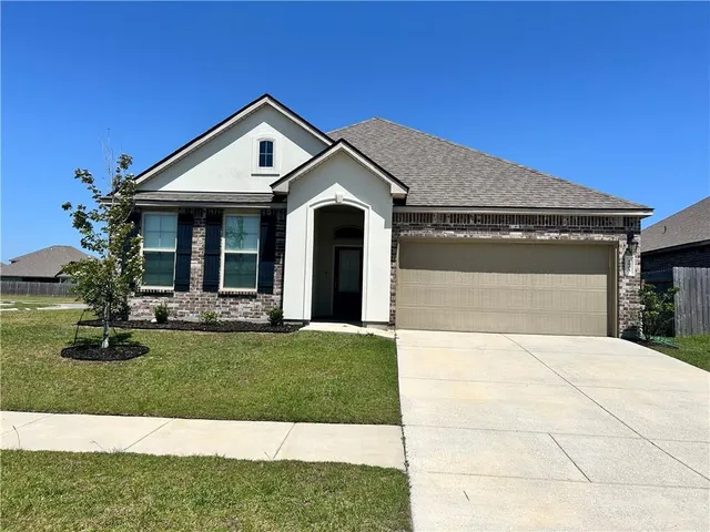 $2,300 | 1805 East Lakeshore Lndg Drive, Slidell, LA 70461