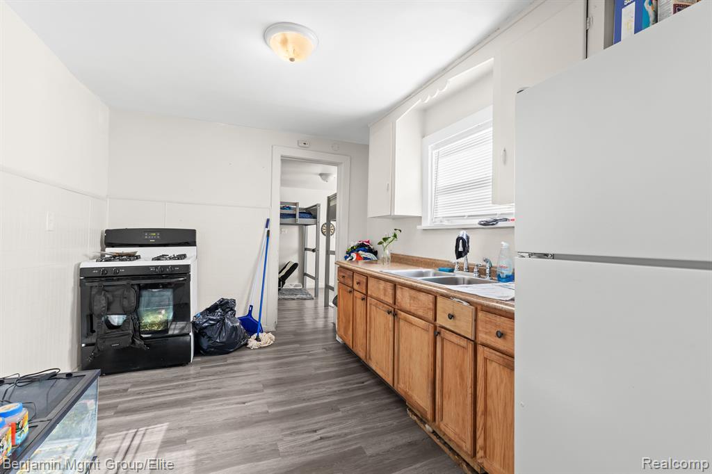 8206 Rivard Avenue Warren, MI 48089 - Photo 9 of 26