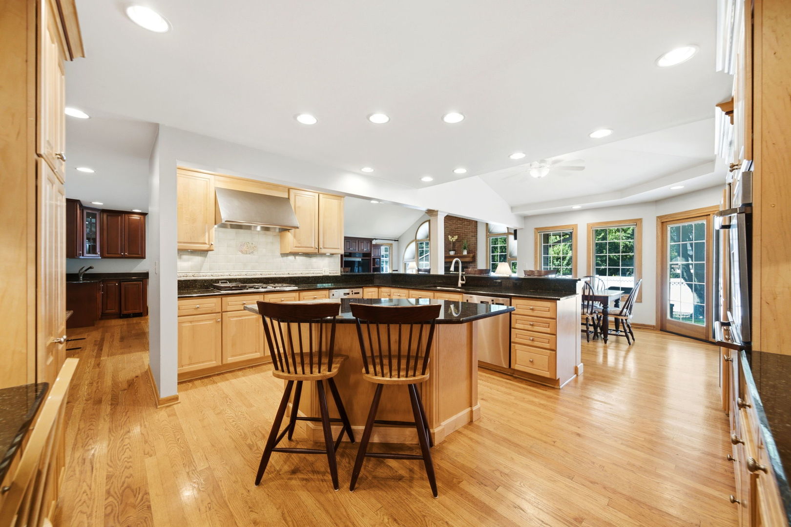 1654 Wadsworth Road Wheaton, IL 60189 - Photo 8 of 43 Gallery Image 8