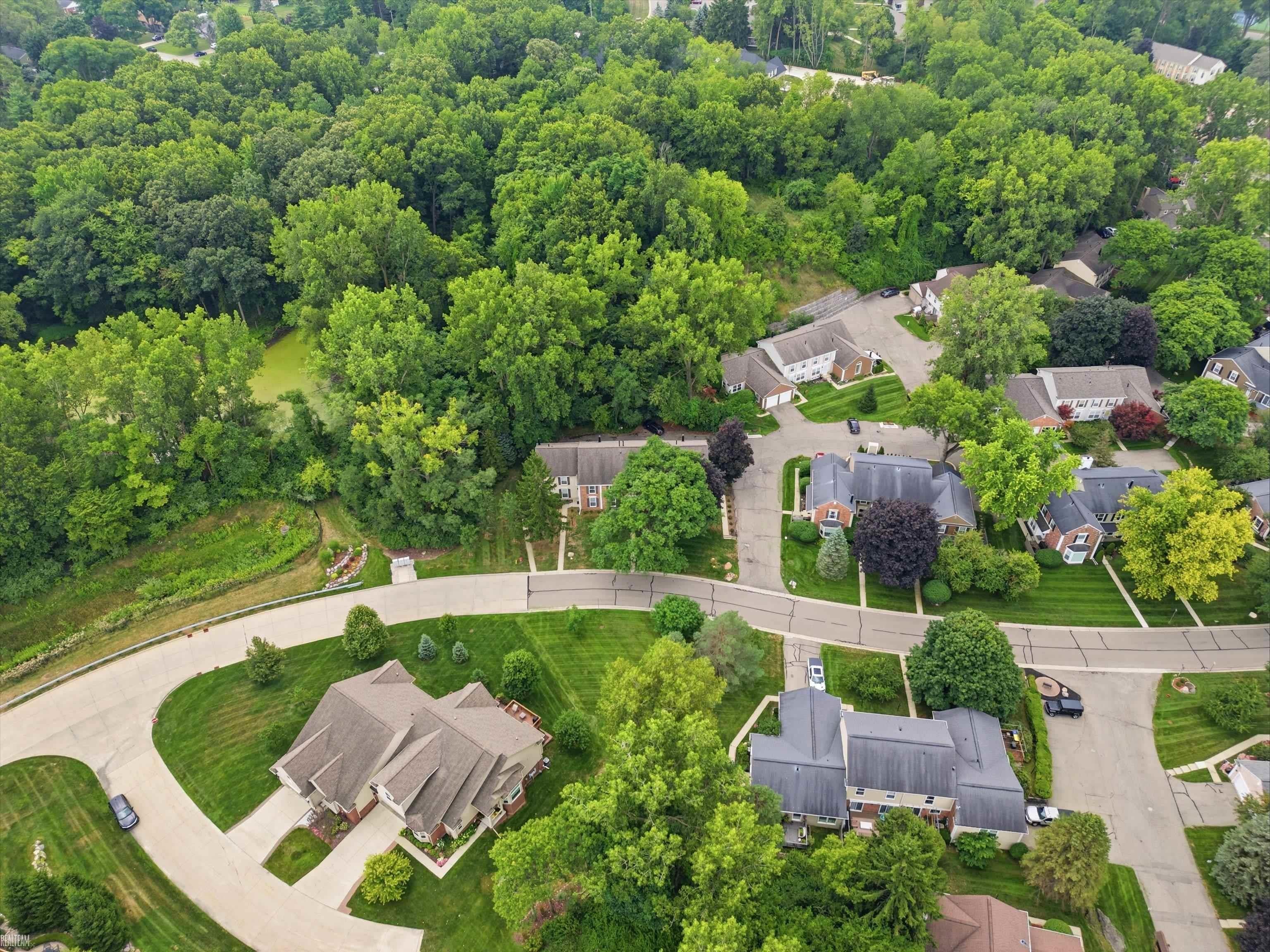 1328 Brook Lane Rochester Hills, MI 48306 - Photo 34 of 35 Gallery Image 34