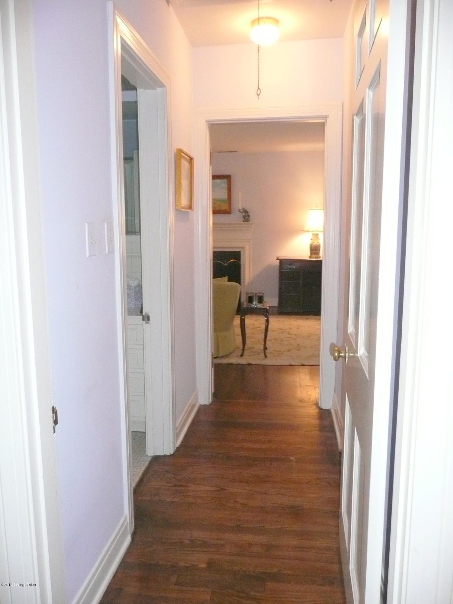 431 Lightfoot Road Louisville, KY 40207 - Photo 27 of 54 P1090167