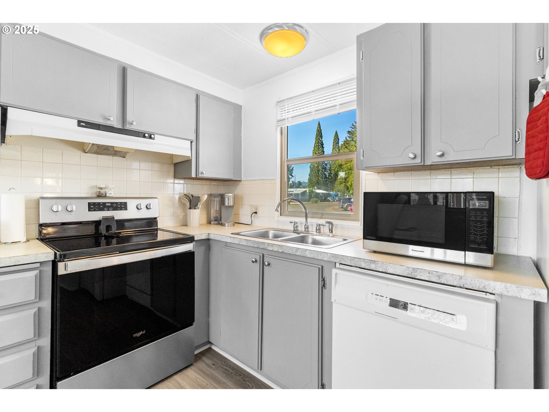 205 South 54th Street, Unit 115 Springfield, OR 97478 - Photo 12 of 34