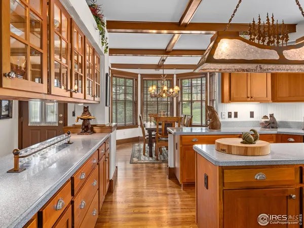 a kitchen that has a lot of cabinets in it