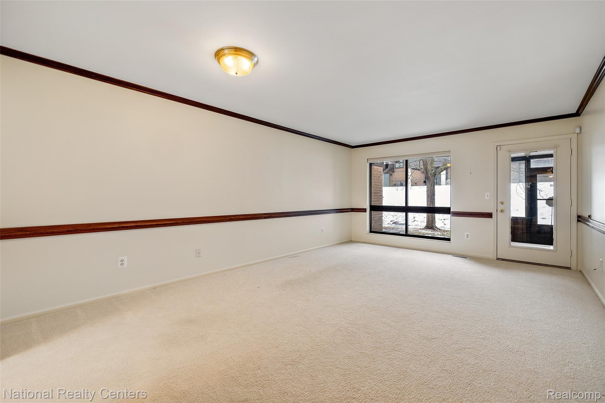 940 Wexford Way Rochester, MI 48307 - Photo 8 of 23 940 Wexford Way-8.jpg
