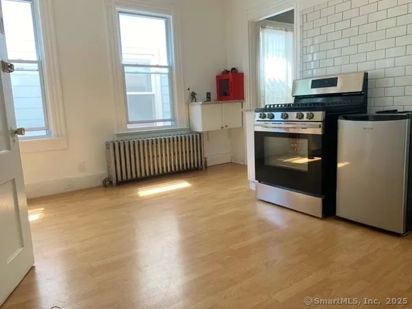 $2,400 | 71 Mechanic Street, New Haven, CT 06511