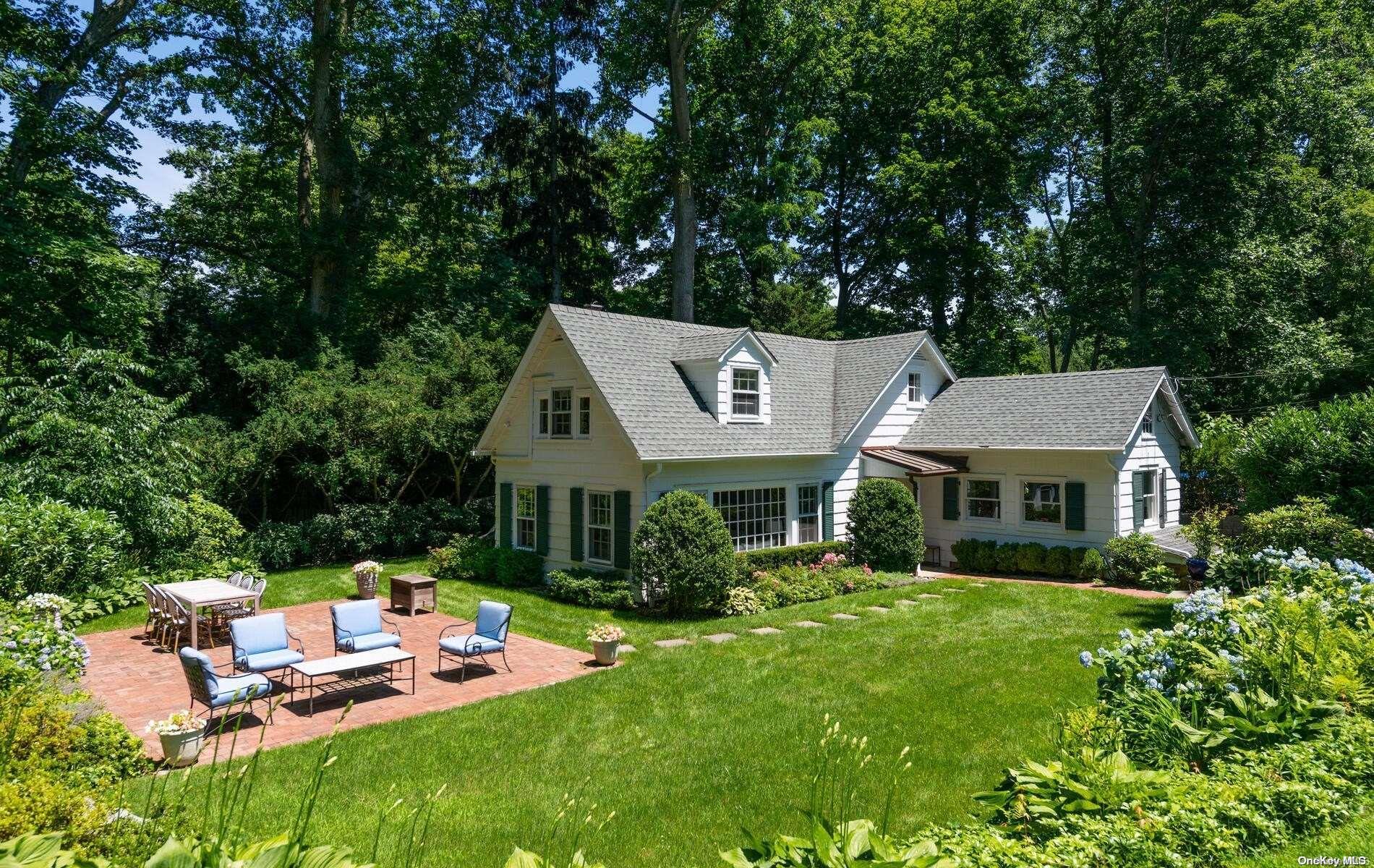 15 Ryefield Road Locust Valley, NY 11560 - Photo 1 of 1 Gallery Image 1