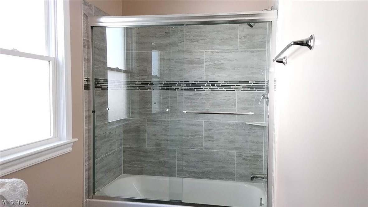 1044 Oxford Road Cleveland, OH 44121 - Photo 3 of 12 Gallery Image 3