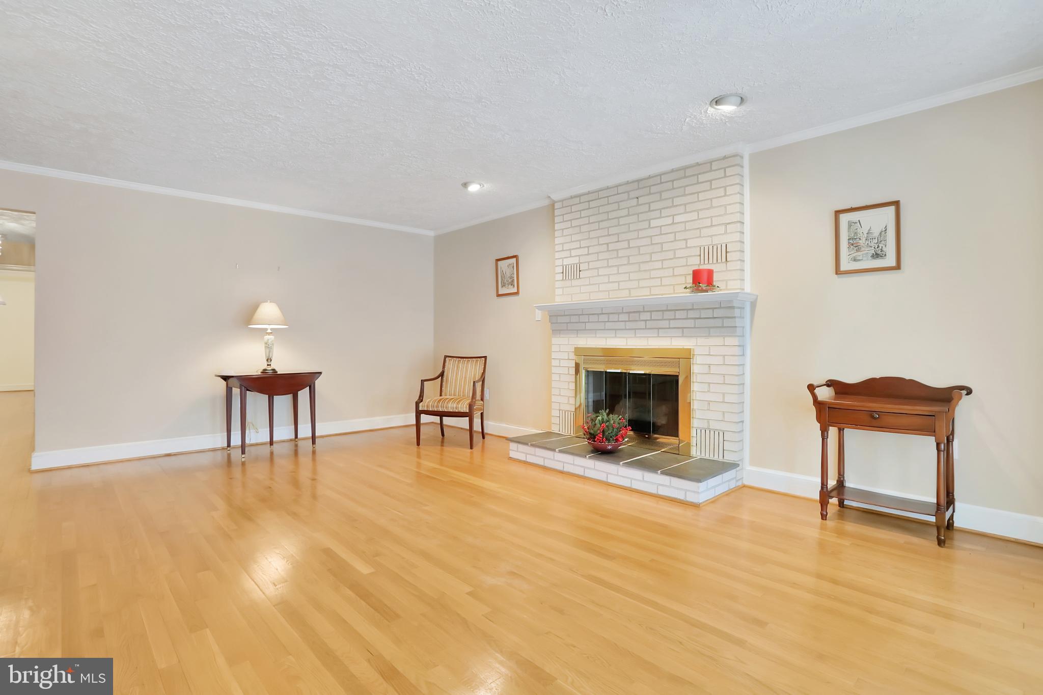 1037 Braxton Road Front Royal, VA 22630 - Photo 3 of 57 Living room
