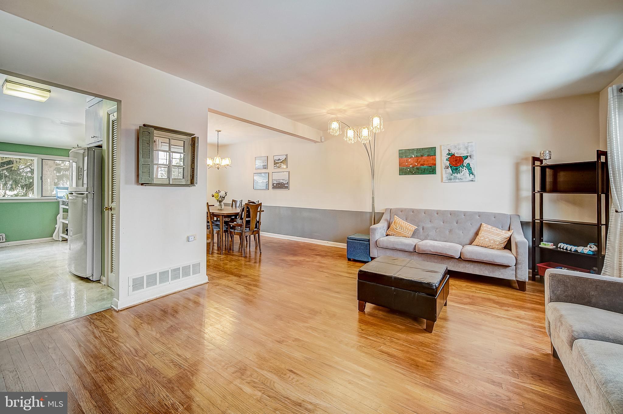33 Overhill Road Stratford, NJ 08084 - Photo 4 of 24