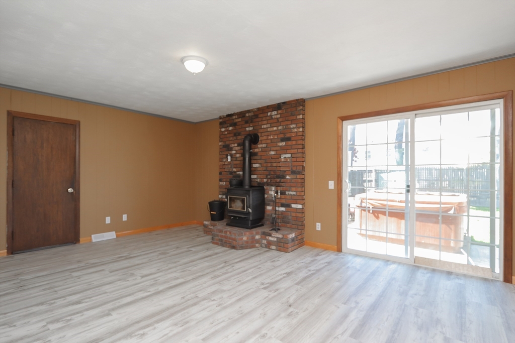 154 Laconia Street Springfield, MA 01129 - Photo 18 of 38 Gallery Image 18