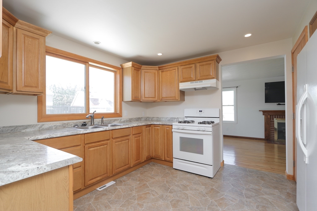 154 Laconia Street Springfield, MA 01129 - Photo 10 of 38 Gallery Image 10
