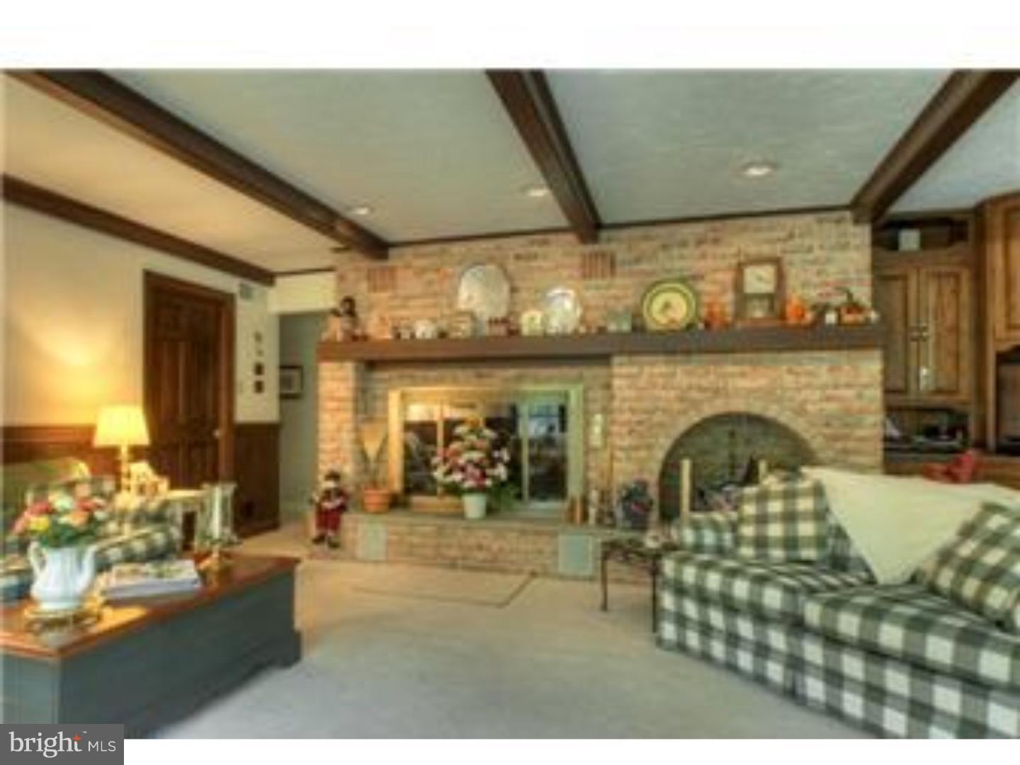 230 Wegman Road Reading, PA 19606 - Photo 11 of 25 a living room with furniture