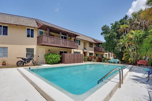 $2,000 | 312 Southwind Drive, Unit 208, North Palm Beach, FL 33408