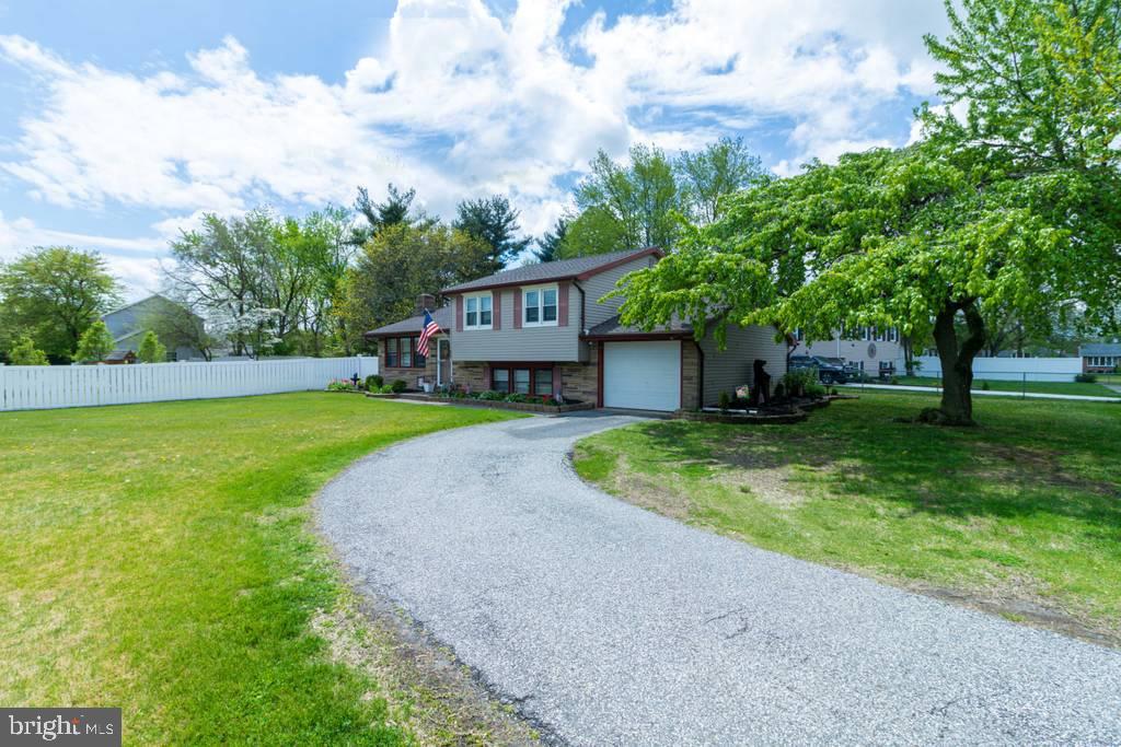 490 Oakland Road Woodbury, NJ 08096 - Photo 3 of 29 Side driveway