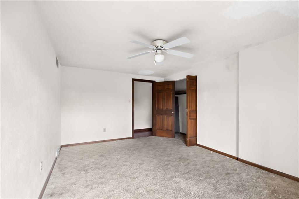1003 Beacon Way Pittsburgh, PA 15241 - Photo 29 of 45 an empty room with closet and a ceiling fan