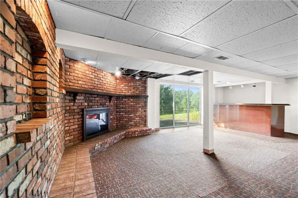 1003 Beacon Way Pittsburgh, PA 15241 - Photo 33 of 45 a view of a livingroom with fireplace and furniture