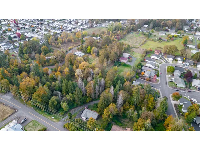 a view of entryway with stairs