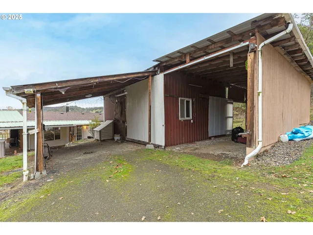 $465,000 | 835 Glengary Loop Road, Roseburg, OR 97470