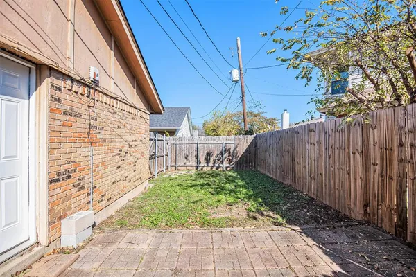 a view of a pathway with a backyard