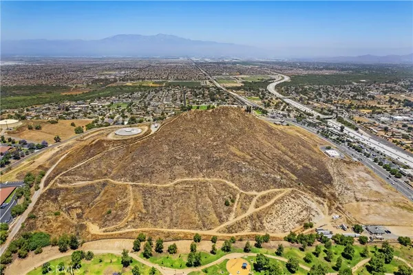 an aerial view of residential building and lake view