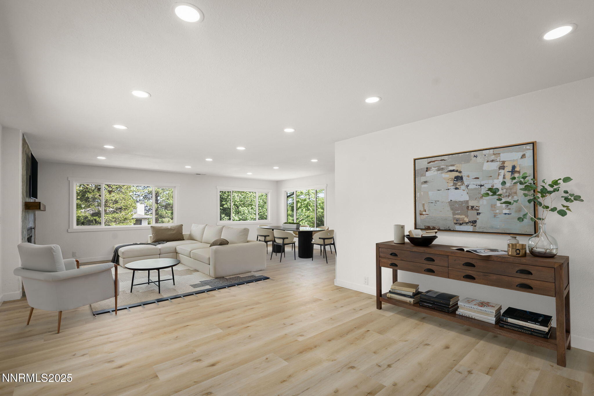 2920 West Moana Lane Reno, NV 89509 - Photo 4 of 27 4-web-or-mls-2920_W_Moana_Lane_Living_Di