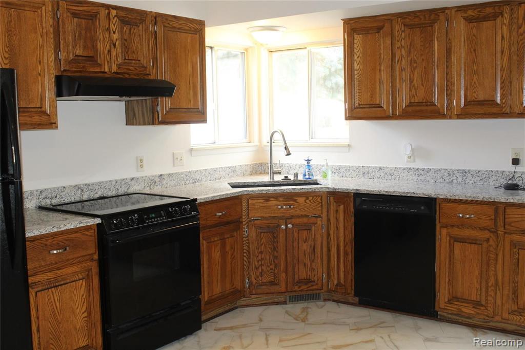 3759 Dearborn Avenue Rochester Hills, MI 48309 - Photo 7 of 33