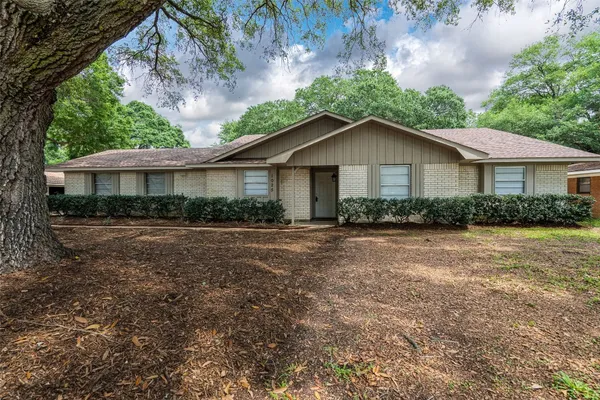 $349,900 | 1025 North Meyer Street, Sealy, TX 77474