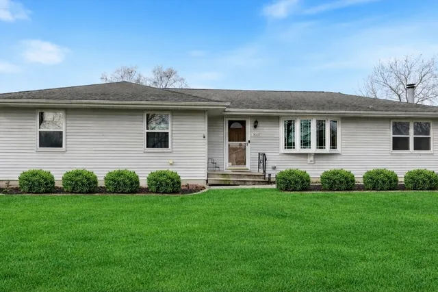 $349,000 | 3007 Art Schultz Drive, Plainfield, IL 60586