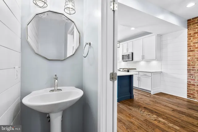 a en suite bathroom with a sink and a mirror