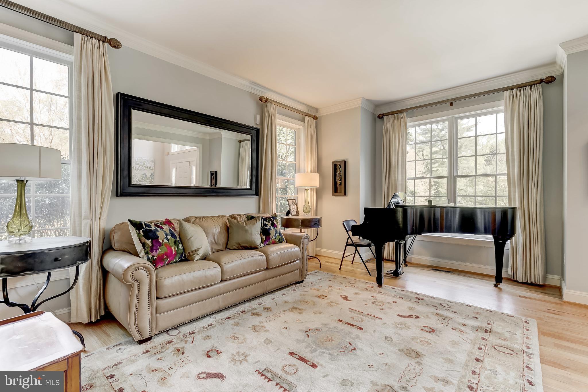 703 Malvern Avenue Towson, MD 21204 - Photo 5 of 45 Living Room