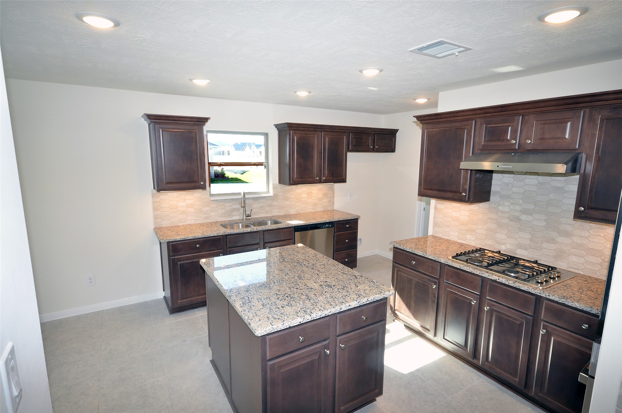 3407 Bahia Road League City, TX 77573 - Photo 7 of 46