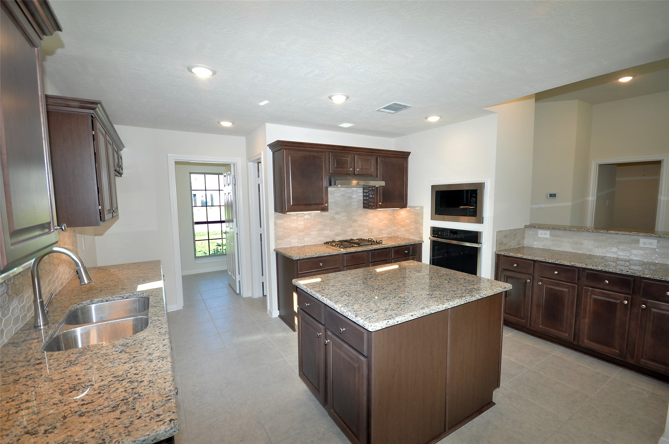 3407 Bahia Road League City, TX 77573 - Photo 8 of 46