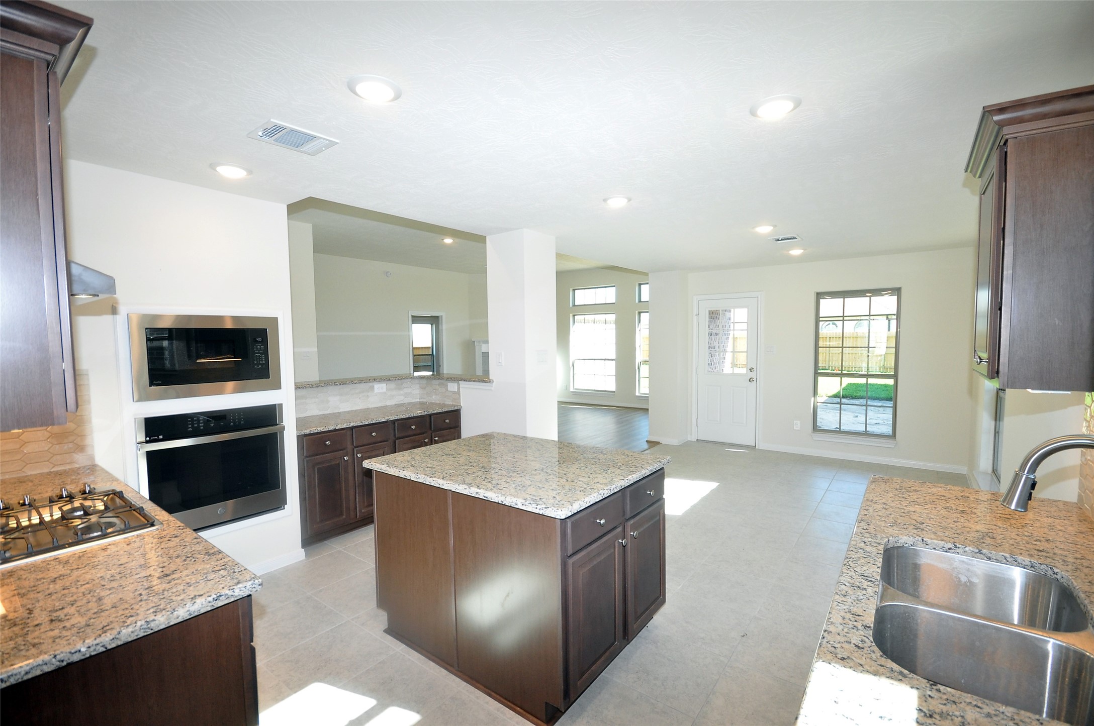 3407 Bahia Road League City, TX 77573 - Photo 9 of 46