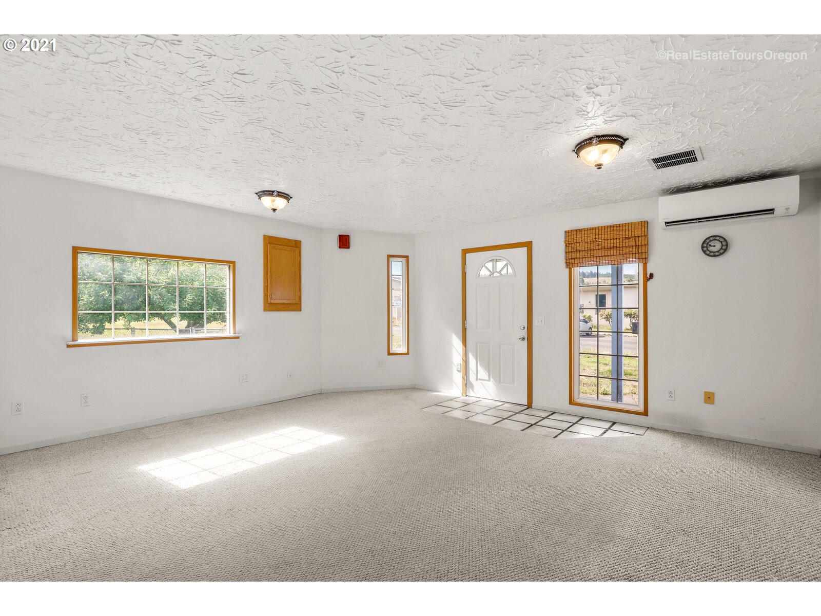 39335 Southwest Laurelwood Road Gaston, OR 97119 - Photo 4 of 32 Gallery Image 4