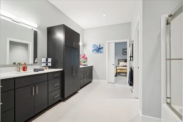 a en suite bathroom with a double vanity sink and mirror